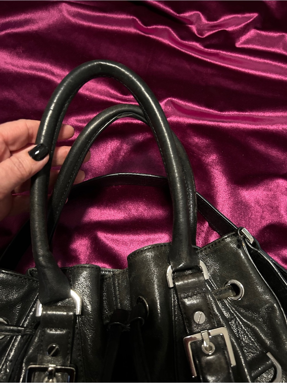 Michael Kors Milo Black Distressed Leather Bucket Bag Satchel Vintage Y2K - Picture 6 of 8